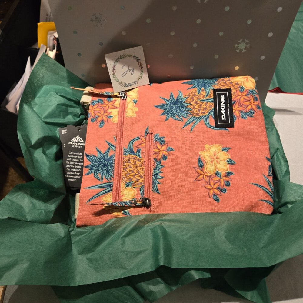 Dakine crossbody